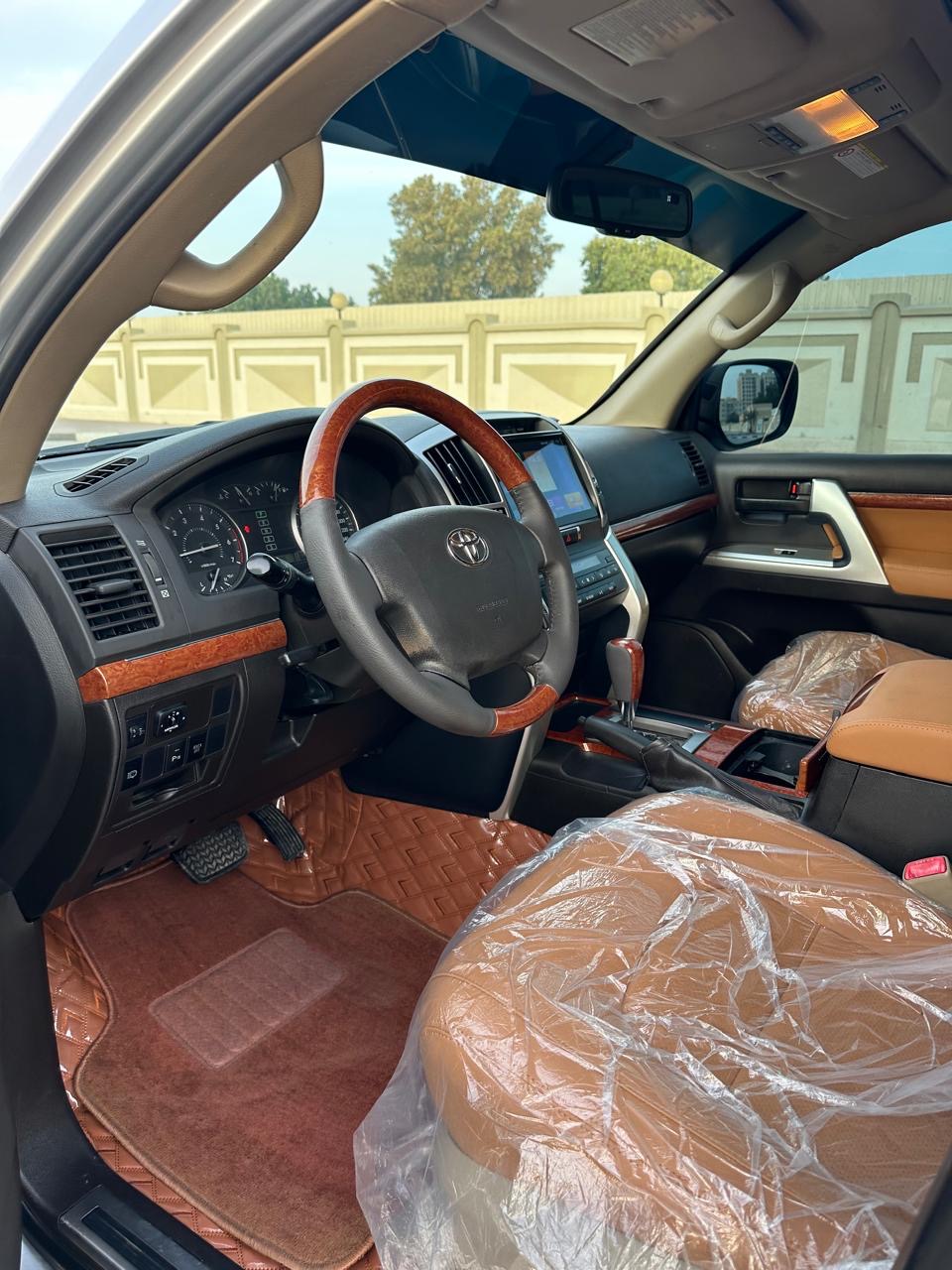 Silber Toyota Land Cruiser EXR V6 2010